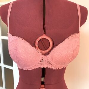 ⭐️ 5 for 20$! ⭐️ NWOT Pink Lace Push up Bra